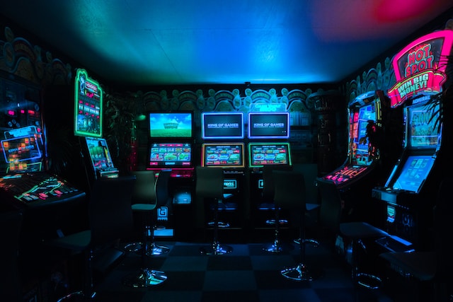 <strong>The Future of Gaming: Virtual Reality, Augmented Reality, and Mixed Reality</strong>